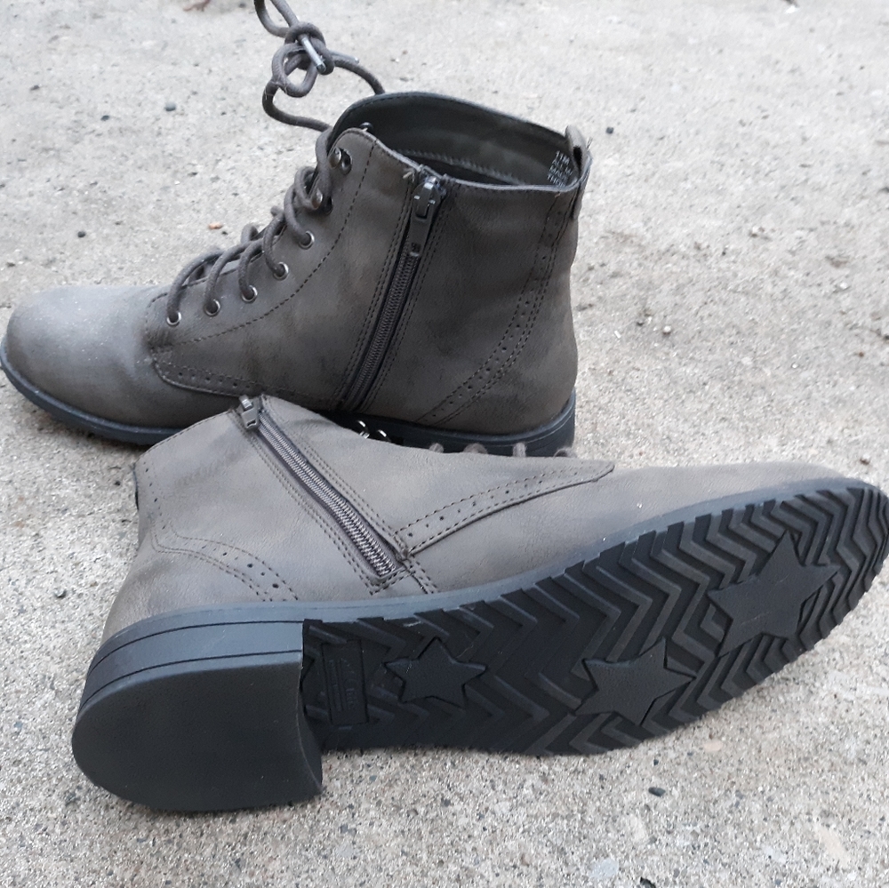 Cliffs size 11 w ankle boots